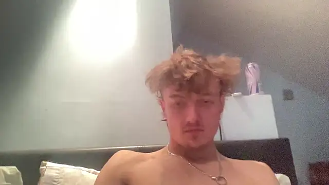 Snapshot of mackbriggs2_00 chatting on 4, 12, 2025 mackbriggs2 00 online show from 4, 12, 2025