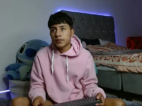 Snapshot of Sebas_Ross04 chatting on 14, 12, 2025 Sebas Ross04 online show from 14, 12, 2025