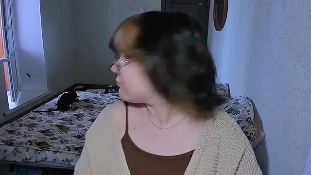 Snapshot of Lily-Violet chatting on 8, 4, 2026 Lily-Violet online show from 8, 4, 2026