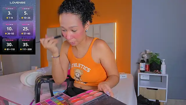 Snapshot of EmmaLawrence_ chatting on 10, 6, 2026 EmmaLawrence online show from 10, 6, 2026