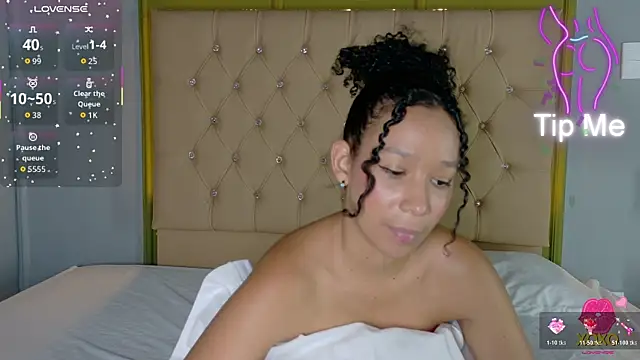 Snapshot of EmmaLawrence_ chatting on 5, 7, 2026 EmmaLawrence online show from 5, 7, 2026