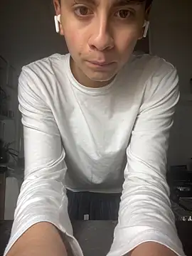 Snapshot of hungspanishtwink chatting on 22, 2, 2026 hungspanishtwink online show from 22, 2, 2026