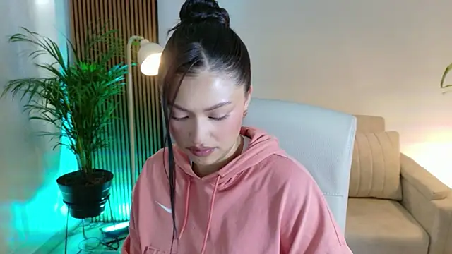 Snapshot of victoria___moon chatting on 7, 1, 2026 victoria moon online show from 7, 1, 2026