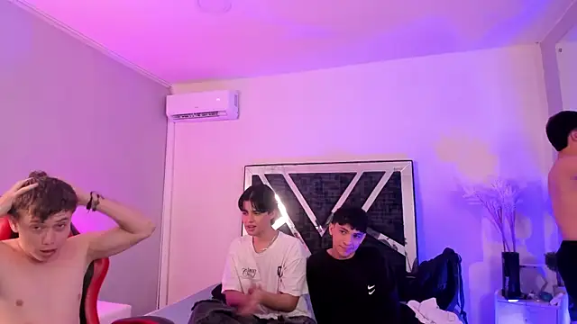 HotThreesoome online show from 15, 4, 2026