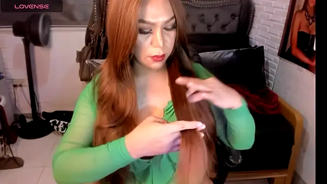 UrVirtualLover online show from 18, 10, 2025