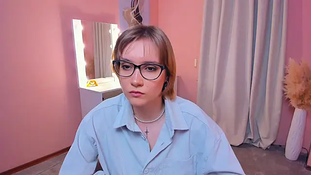 NanSalen online show from 5, 12, 2025