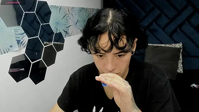 Kiara Fox   online show from 13, 1, 2026