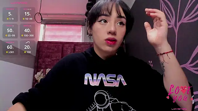 Kiara Fox   online show from 27, 3, 2026