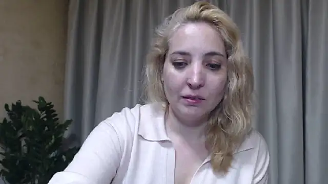 Snapshot of sweetpussy chatting on 23, 5, 2026 sweetpussy online show from 23, 5, 2026
