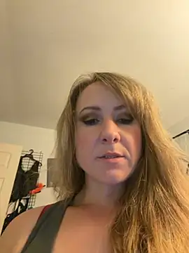 Snapshot of alluringpixie chatting on 7, 7, 2026 alluringpixie online show from 7, 7, 2026