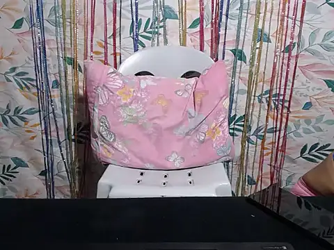 HotCreamyPussy4u online show from 10, 1, 2026