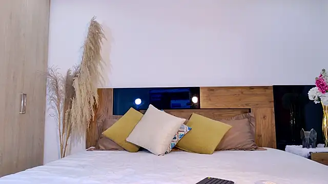 Snapshot of LucyHanks chatting on 24, 2, 2026 LucyHanks online show from 24, 2, 2026