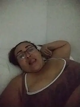 Nini Love  online show from 25, 2, 2026