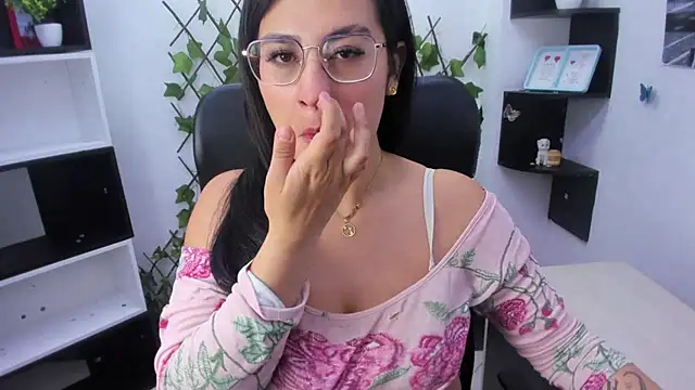 sophi hardd  online show from 1, 4, 2026