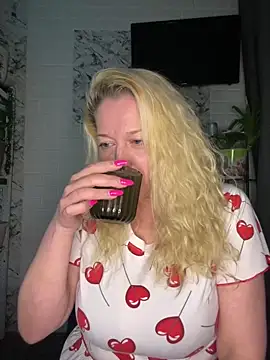 Snapshot of JenniferCarmen chatting on 7, 2, 2026 JenniferCarmen online show from 7, 2, 2026