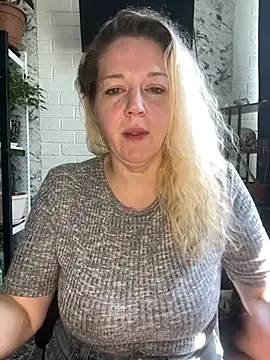 Snapshot of JenniferCarmen chatting on 8, 6, 2026 JenniferCarmen online show from 8, 6, 2026