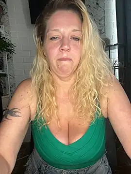 Snapshot of JenniferCarmen chatting on 10, 7, 2026 JenniferCarmen online show from 10, 7, 2026