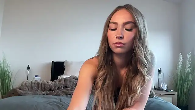 KiraSkys online show from 30, 6, 2026