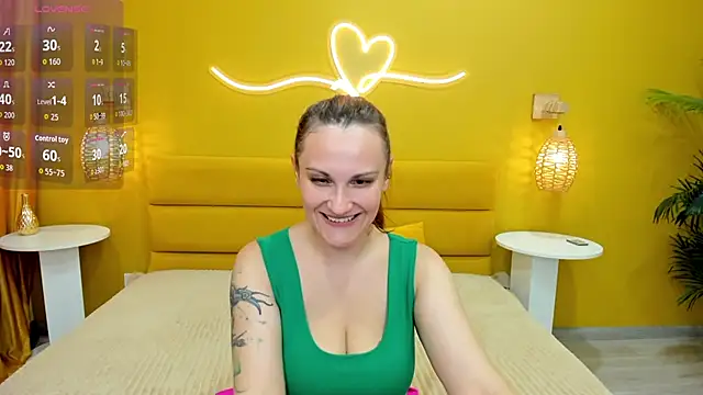 Snapshot of LisaAmoree chatting on 7, 7, 2026 LisaAmoree online show from 7, 7, 2026