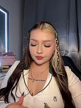 Snapshot of Daniela_ruizz chatting on 14, 7, 2026 Daniela ruizz online show from 14, 7, 2026