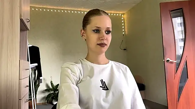 Snapshot of ZaidaSchwarten chatting on 4, 7, 2026 ZaidaSchwarten online show from 4, 7, 2026