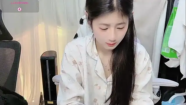 Yvonne-07 online show from 15, 1, 2026