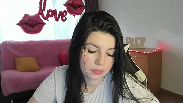 KisaModel online show from 18, 4, 2026