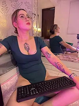 Snapshot of Annyhathatway chatting on 1, 4, 2026 Annyhathatway online show from 1, 4, 2026