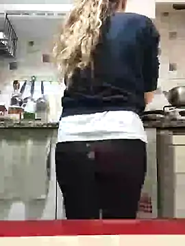 Snapshot of NovaMia chatting on 9, 4, 2026 NovaMia online show from 9, 4, 2026