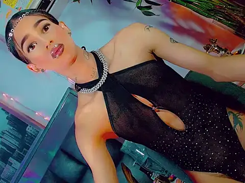 agathaferrer3 online show from 15, 4, 2026