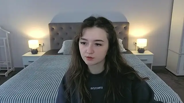 CyrenaLuxe online show from 28, 4, 2026