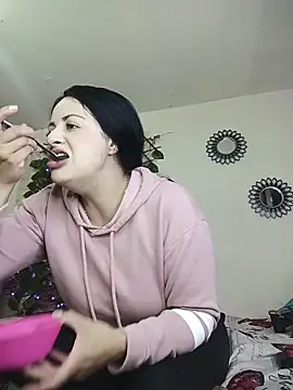 Juli castillo1 online show from 26, 3, 2026