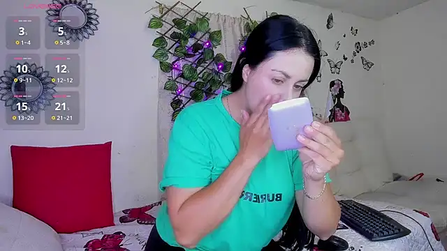 Snapshot of Juli_castillo1 chatting on 2, 6, 2026 Juli castillo1 online show from 2, 6, 2026