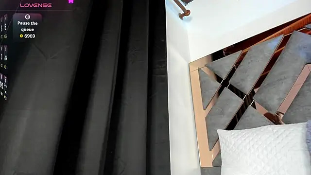 Cheerry Lee  online show from 7, 1, 2026