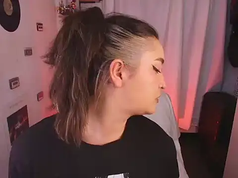 sara cuteeyes online show from 6, 4, 2026