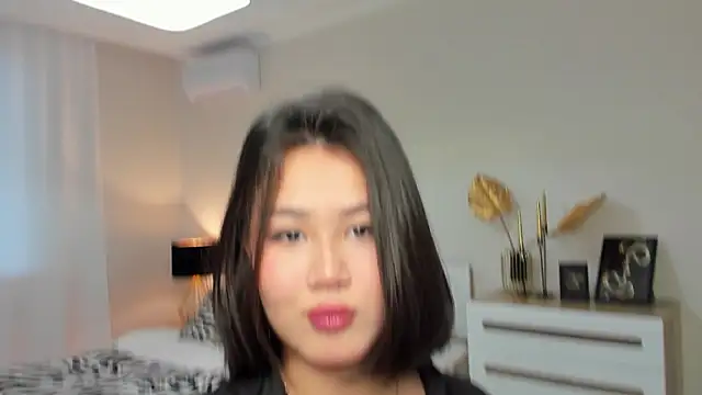 Brunette Charm online show from 18, 1, 2026