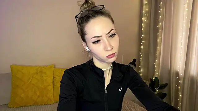 sun under skyy online show from 22, 2, 2026