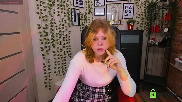 Soft Flame online show from 17, 12, 2025