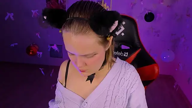 Snapshot of madeline_doll chatting on 19, 12, 2025 madeline doll online show from 19, 12, 2025