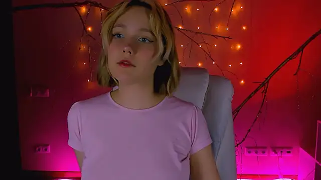 Snapshot of madeline_doll chatting on 22, 2, 2026 madeline doll online show from 22, 2, 2026