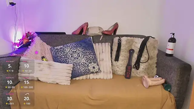 Laura hotmilf online show from 14, 3, 2026