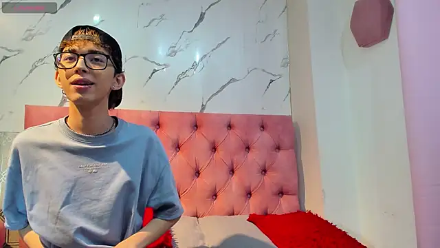 Snapshot of double_temptation2 chatting on 19, 12, 2025 double temptation2 online show from 19, 12, 2025