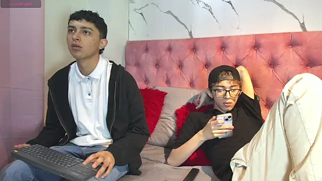 Snapshot of double_temptation2 chatting on 20, 12, 2025 double temptation2 online show from 20, 12, 2025