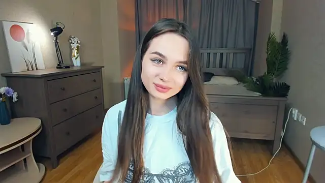 YvonneRobes online show from 5, 1, 2026