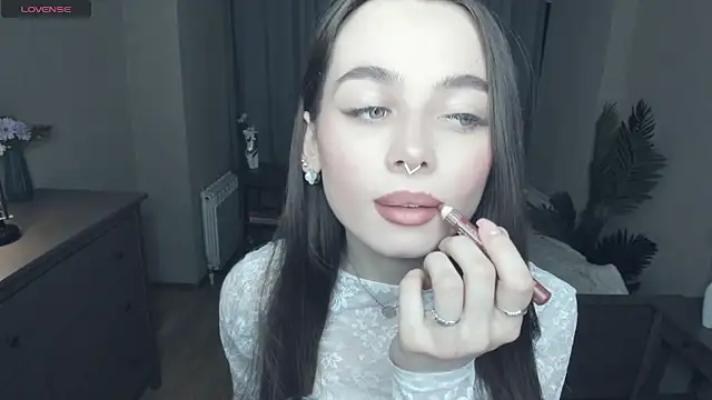 YvonneRobes online show from 6, 3, 2026