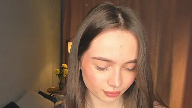 YvonneRobes online show from 12, 4, 2026