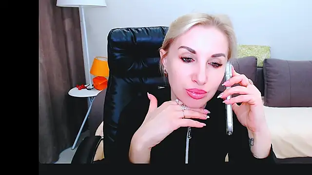 Snapshot of Hanna--Sweet chatting on 26, 4, 2026 Hanna--Sweet online show from 26, 4, 2026