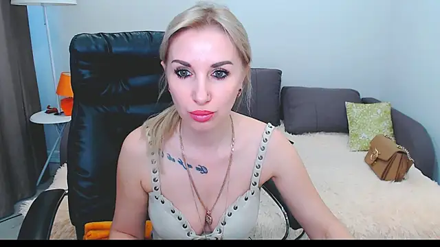 Snapshot of Hanna--Sweet chatting on 10, 5, 2026 Hanna--Sweet online show from 10, 5, 2026