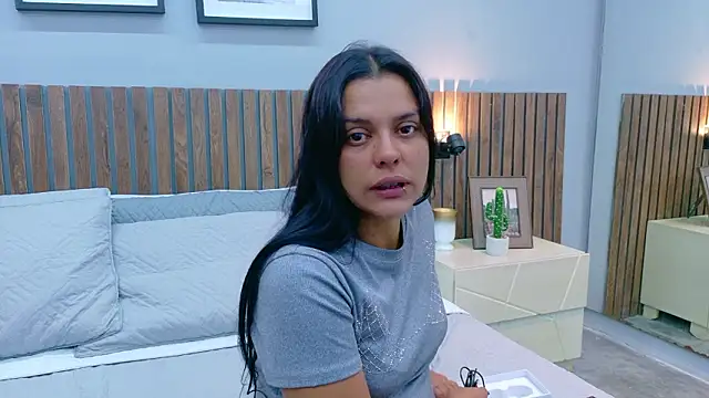 Mia Bellefort online show from 27, 2, 2026