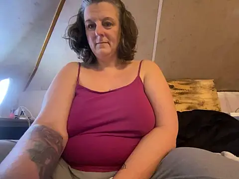 MommaBear5676 online show from 15, 12, 2025